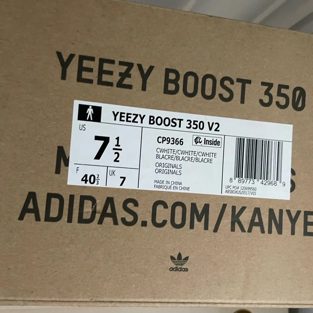 Adidas Yeezy Boost 350 V2 - Picture 6 of 6